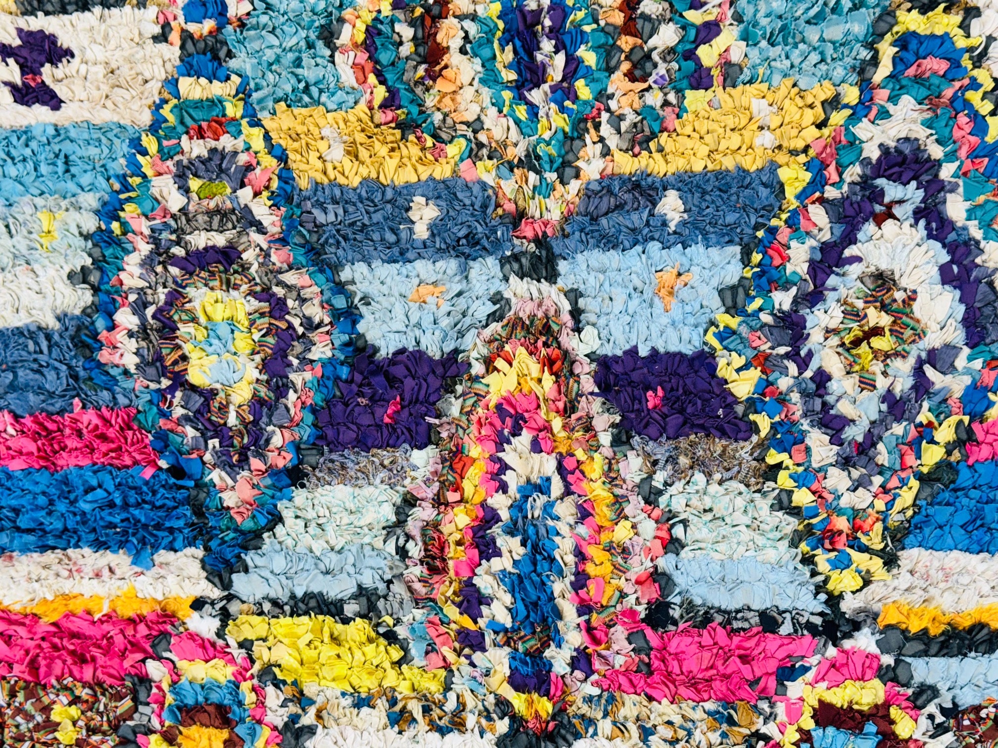 手作りのブーシュロイットラグ：カラフルなベルベルモロッコラグ