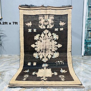 Vintage Berber Moroccan Wool Rug: Authentic Handmade Area Rug (4.2ft x 7ft)