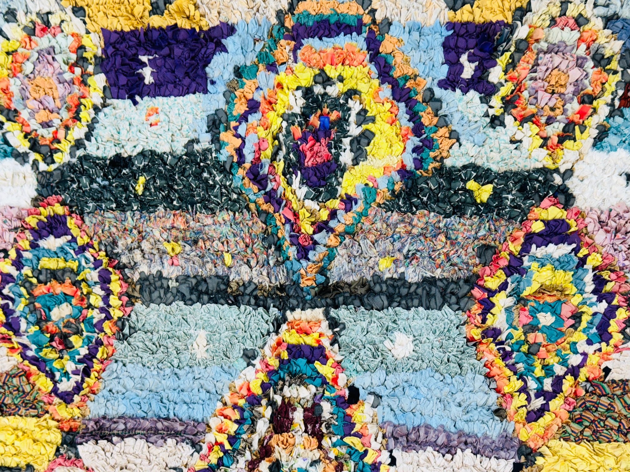 手作りのブーシュロイットラグ：カラフルなベルベルモロッコラグ