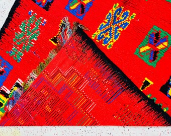 赤いヴィンテージ モロッコ ベルベルラグ：ハンドメイド ウール