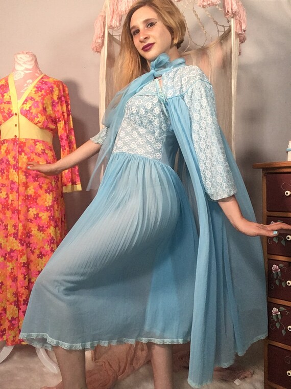 Peignor Set Circa 1950s - image 3