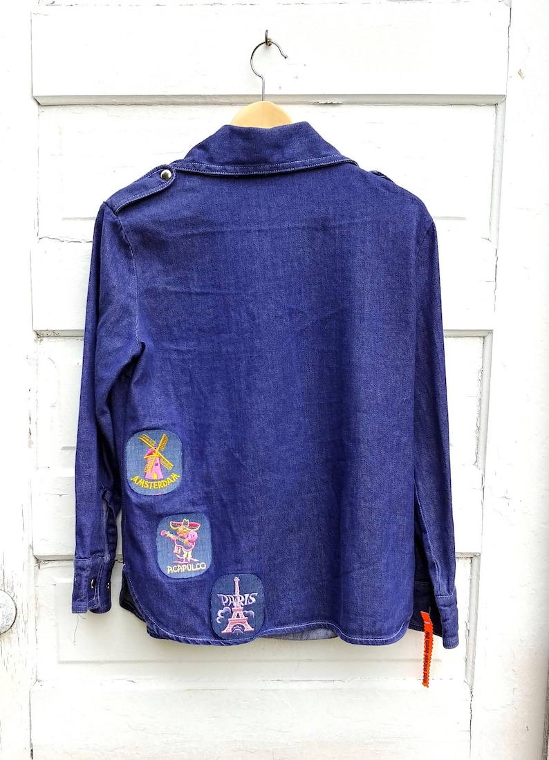 1970s Denim Travel Patch Snap Shirt Vintage 70s Button Down Collared Top Madrid Alcapulco Paris Amsterdam Monte Carlo Patches Medium