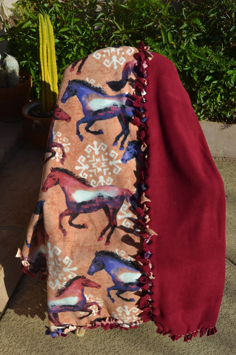 Realistic Watercolor Horse No-Sew Fleece Blanket