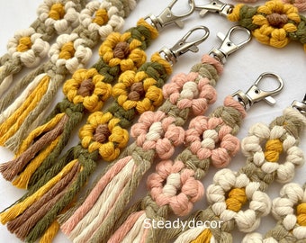Mini Macrame Flower Keychain, Custom Color Boho Daisy Floral Keyring, Wedding Bridesmaid Accessory