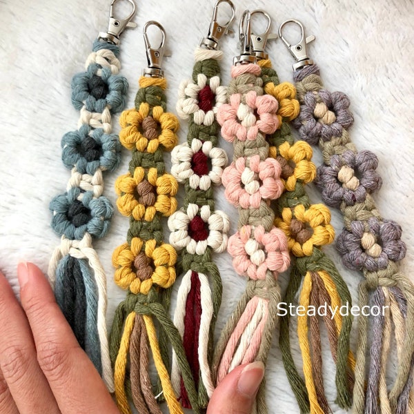 DIY keychain kit, macrame flower pattern craft kit video and pdf tutorial, boho floral keyring accessory gift cute daisy