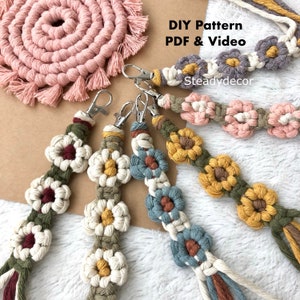 Tutorial en video y PDF de patrón de flores de macramé para hacer tú mismo, llavero, llavero bohemio, lindos accesorios florales con margaritas, descarga instantánea