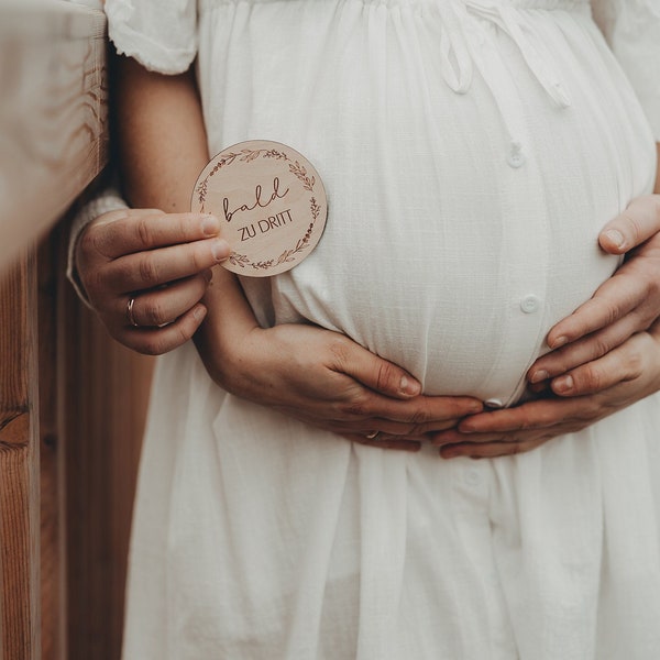 Meilensteine aus Holz - bald zu ....  Shooting Babybauch Newborn shooting props schwangerschafts shooting