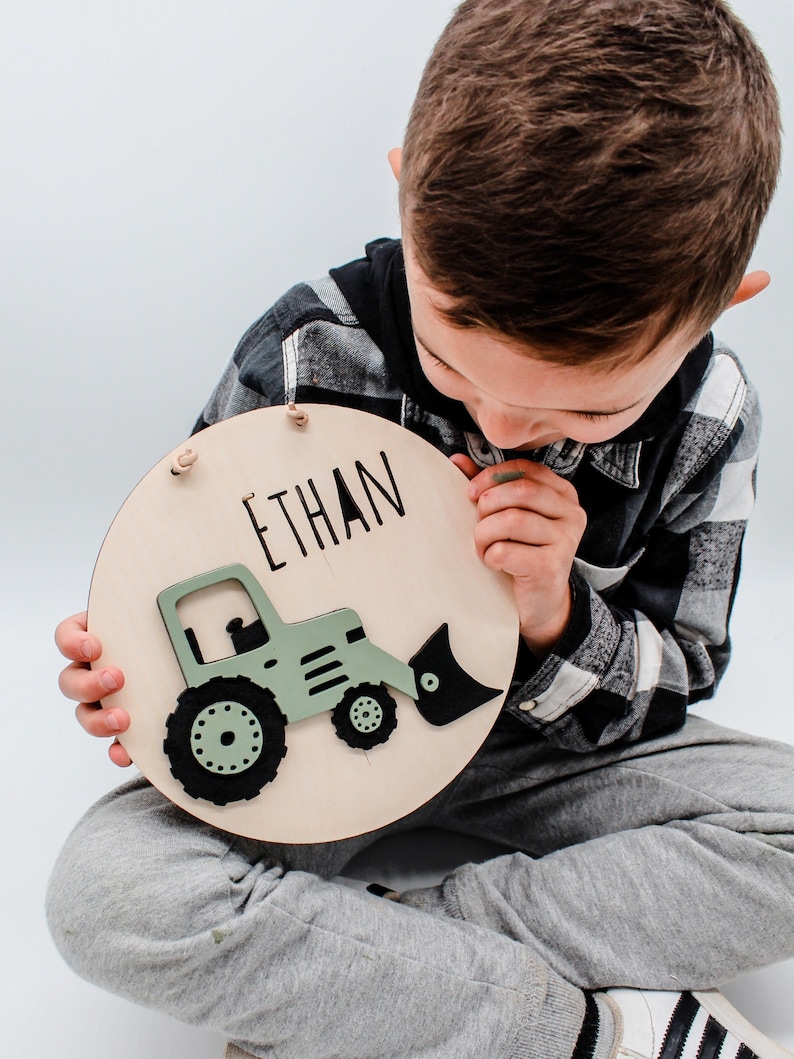 Plaque prénom tracteur cadeau naissance bébé personnalisé panneau en bois idée cadeau chambre d'enfant image 1