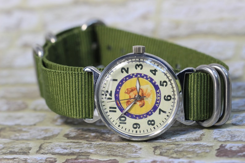 Vintage Soviet watch Pobeda Laika a symbol of the space age 画像 5