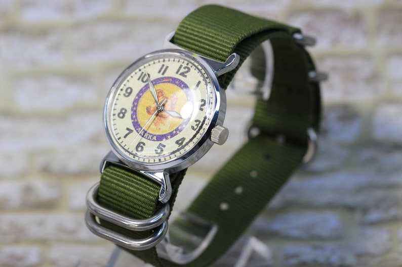 Vintage Soviet watch Pobeda Laika a symbol of the space age 画像 3