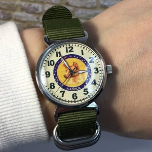 Vintage Soviet watch Pobeda Laika a symbol of the space age 画像 2