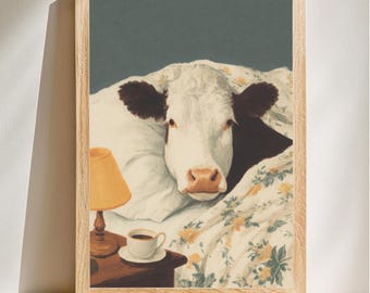 Lámina de vaca acogedora en la cama, arte animal caprichoso, decoración original para el dormitorio, divertido arte de pared estilo granja, descarga digital