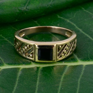 Black Onyx Signet Ring for Men, Gold Statement Ring, Square Onyx Band, Vintage Style Men’s Ring, Minimal Gothic Jewelry,       AK-3ul1y