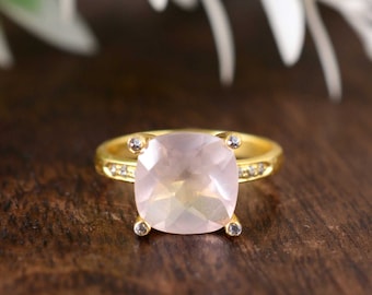 Anillo de cuarzo rosa talla cojín, anillo de compromiso de oro, anillo de piedra preciosa rosa, anillo de promesa solitario, anillo minimalista llamativo, regalo para ella.