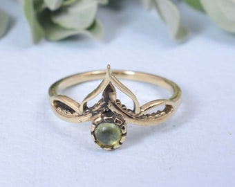 Princess Crown Ring, peridootring, sierlijke tiararing, minimalistische koninginring, groene stenen ring, Royal Boho-ring, cadeau voor haar, AK-3ly1hs