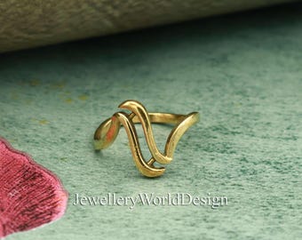 Anillo moderno de latón con diseño ondulado – Diseño minimalista y curvo – Anillo geométrico hecho a mano – Anillo ajustable para mujeres y niñas