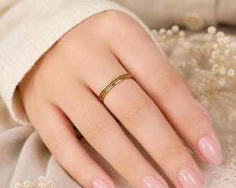 Anillo de oro trenzado • Anillo delgado con textura para hombre y mujer • Anillo apilable hecho a mano • Alianza de boda de estilo vintage