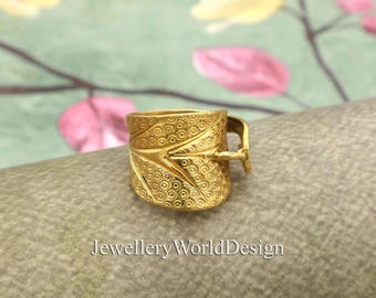 Anillo de latón ajustable, anillo ancho llamativo, anillo de banda abierta hecho a mano, joyería bohemia texturizada, anillo de inspiración vintage, regalo único para mamá.