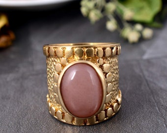 Anillo llamativo de aventurina rosa, anillo ancho de oro, anillo ajustable con piedras preciosas, anillo de cóctel de latón hecho a mano, joyería bohemia, regalo para ella.