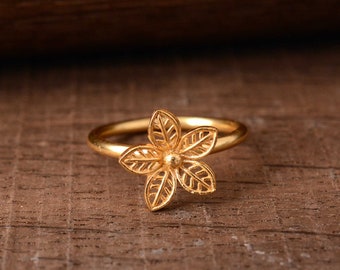 Anillo de flores de oro, anillo de flores, anillos apilables, regalos de dama de honor, Anillo artesanal, Anillo vermeil de oro, Anillo delicado, Anillo floral de oro, Minimalista