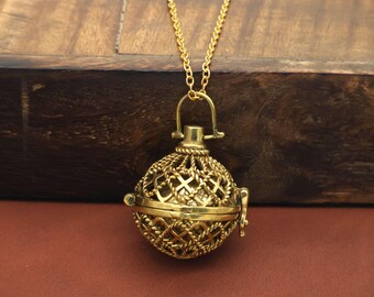 Gold Vintage Locket Necklace with Key Detail, Secret Compartment Pendant, Boho Keepsake Charm Necklace,Unique Statement Jewelry Gift for Her