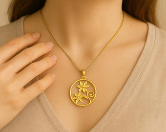 Gold Floral Circle Pendant Necklace, Minimalist Flower Charm Necklace, Botanical Vine Jewelry, Dainty Pendant, Nature Inspired Gift for Her