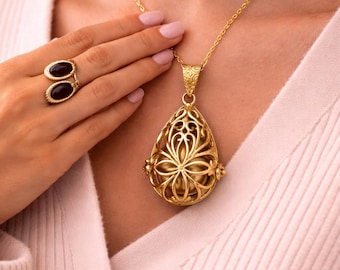 Collar con medallón en forma de huevo dorado para guardar veneno, colgante vintage de filigrana con compartimento secreto, joya de aromaterapia ornamentada para regalar a ella.