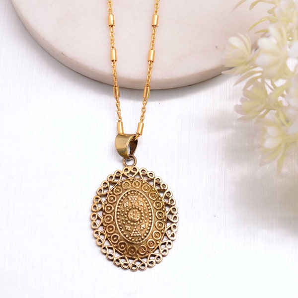 Collier médaillon de fleur rempli d'or Boho Mandala. Dainty Layering Yoga collier Délicat cercle collier Mère Collier Cadeau Personnalisé