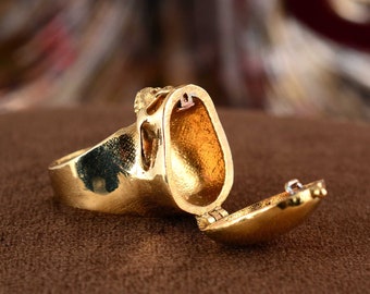 Vintage Poison Locket Ring, Secret Compartment Ring, Gold Statement Ring, Gothic Keepsake Ring,Hidden Box Ring,Witchy Jewelry Gift for Women