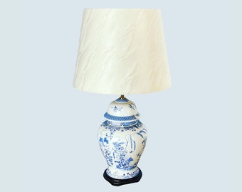 Franklin Mint Porcelain Table Lamp: Chinoiserie Willow Pattern, 1990s