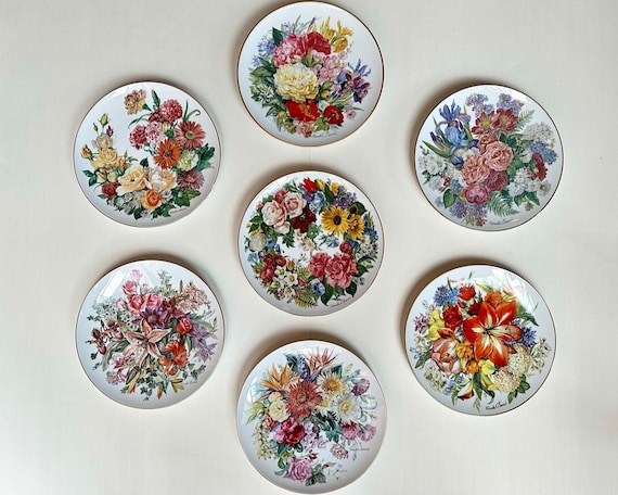 HUTSCHENREUTHER プレート 2枚セット Ursula Band Floral Dream Plate: Hutschenreuther Collectible Decor