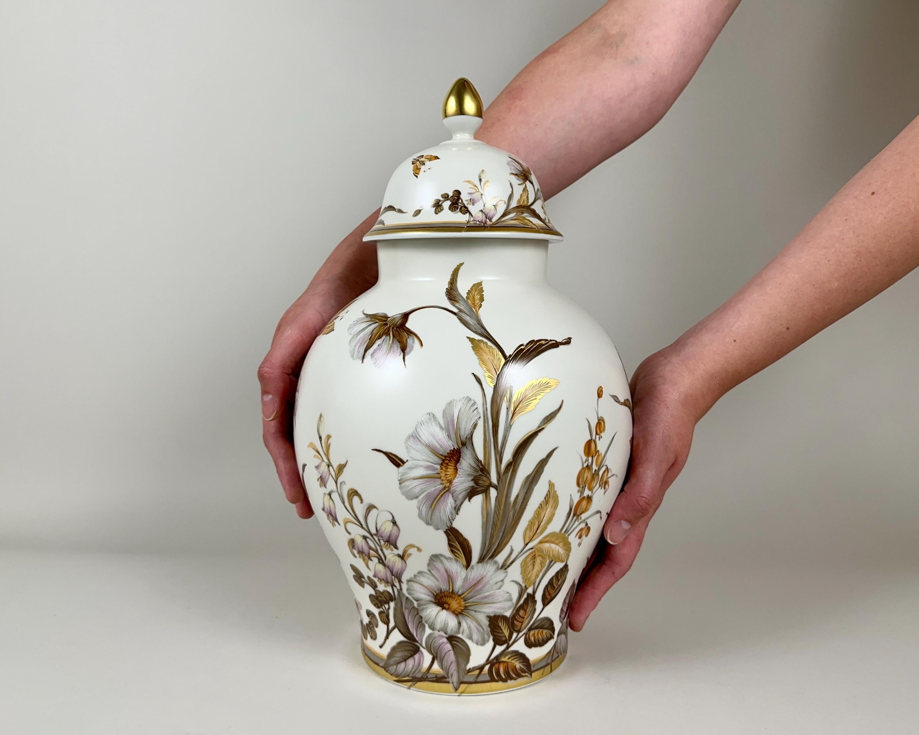 Kaiser Porcelain Ginger Jar Vase: Large Lidded Flowerpot, Summer