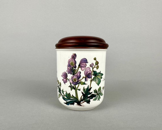 Villeroy & Boch Botanica Porcelain Jar: Floral Storage Container with Wood Lid