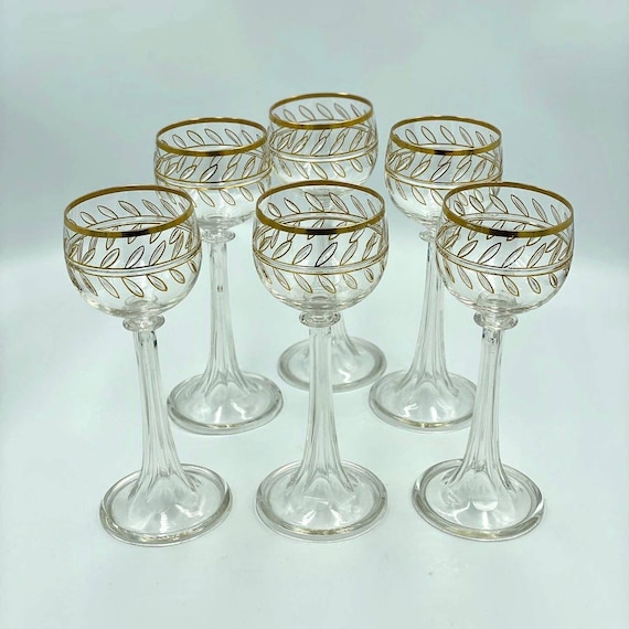 Vintage Crystal Wine Glasses With very unique Art Deco Gold Trim. Rare. See  pics