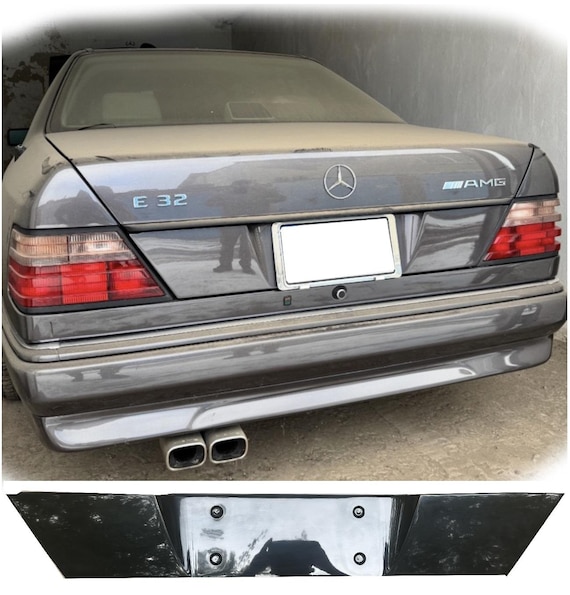 未使用 純正ナンバーベース 後期ディーラー車 W124 メルセデスベンツ メルセデス・ベンツ 右ハンドル 300TE ミディアムクラス パーツ