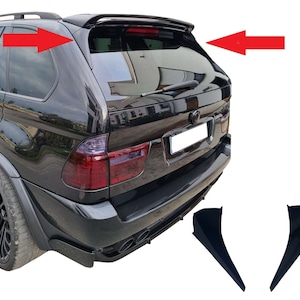 Puede incluir: Alerón trasero negro para un SUV BMW X5. El alerón está hecho de plástico ABS de alta calidad y está diseñado para mejorar la aerodinámica y el manejo del automóvil. El alerón es fácil de instalar y viene con todo el hardware necesario.