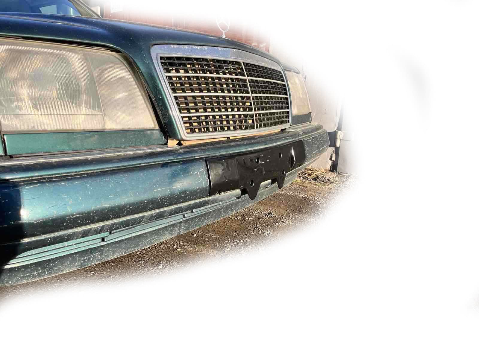 メルセデス・ベンツ W124 フロントナンバープレートマウントフレーム