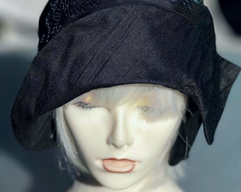 Gatsby Era Glamour: 1920's Cloche Hat for a Roaring Vintage Look, Vintage Hat, Cloche Hat, Flapper Style, Gatsby Hat, 1920s Accessory, Art D