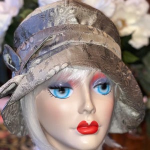 Gatsby Era Glamour 100% Silk Coral Cloche Hat for a Roaring 20’s Vintage, Vintage , Cloche Hat, Flapper Hat, Gatsby Hat,Vintage, Cosplay Hat