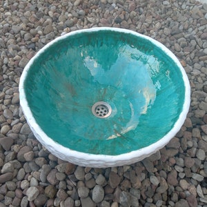 Large ceramic washbasin, fish scale washbasin