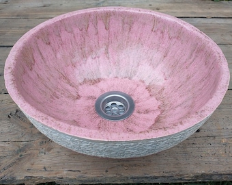 Small ceramic washbasin with lace