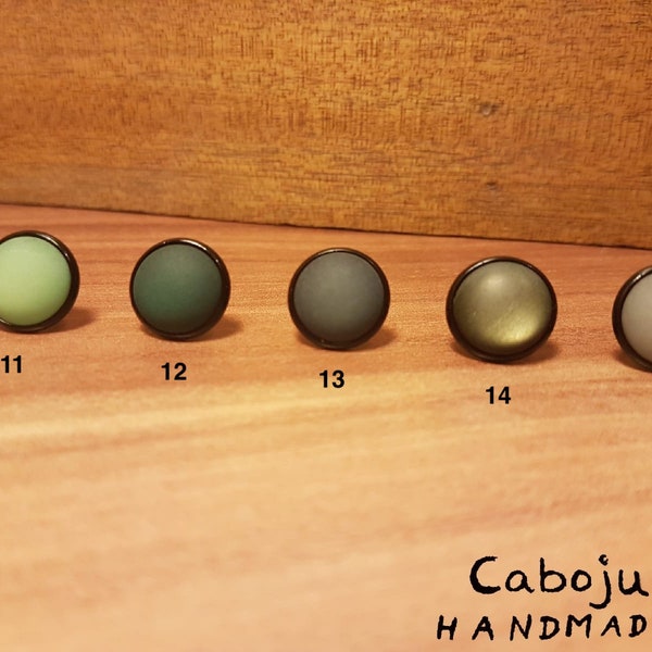 Mix & Match matte Cabochon Ohrstecker verschiedene Farben 12 mm