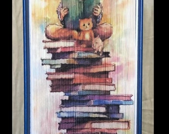 12 Smal boekpatroon Fotostrookpatroon, boekkunst op de voorrand, kind zittend op boeken, bibliotheek