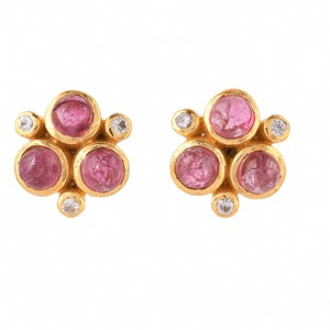 Roze toermalijn cabochon en diamant 14 kt goud vermeil op sterlingzilveren studoorbel