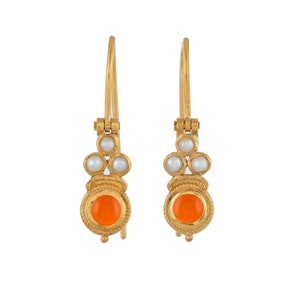Orecchino in argento sterling con corniola e perla in oro 14 carati vermeil