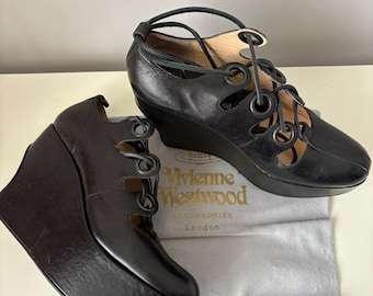 Vintage Vivienne Westwood Leder Keilschuhe, Schwarze Schnürschuhe, Größe EU 40, Designer Plateau Schuhe, Made in Italy