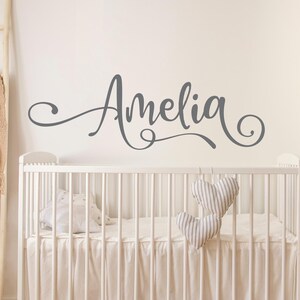 Vinilo decorativo personalizado con nombre en letra cursiva: Decoración personalizada para niña LW82