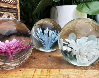 Round Glass Flower Paperweights