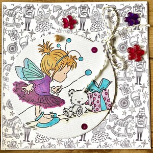 Carte anniversaire "Fillette et doudou"