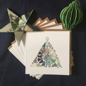 Confezione da 5 pernici in una carta di pero. Pacchetto di cartoline di Natale. Cath Deeson